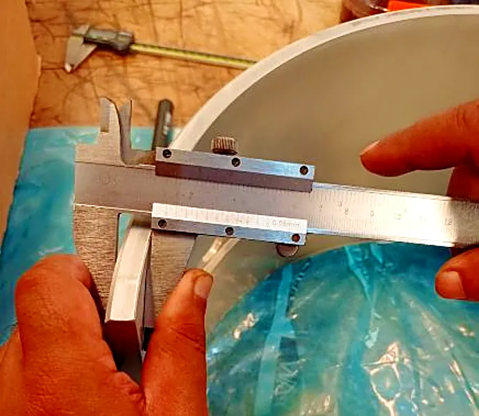 Bearing-shell thickness check with vernier